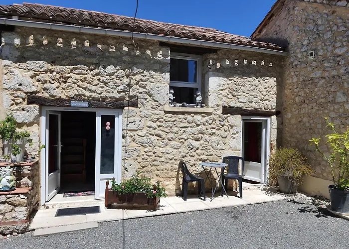 gîte en pierre le paradis sur notre propriété proche issigeac et de bergerac