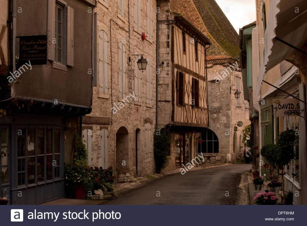 Hébergement de vacances gîte en pierre le paradis sur notre propriété proche issigeac et de bergerac Saint-Aubin-de-Lanquais