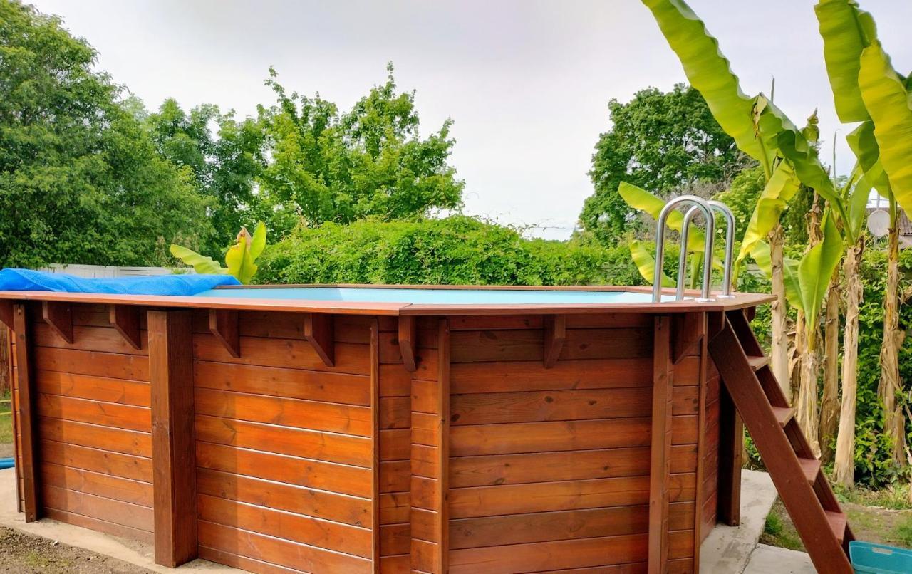 Hébergement de vacances gîte en pierre le paradis sur notre propriété proche issigeac et de bergerac *