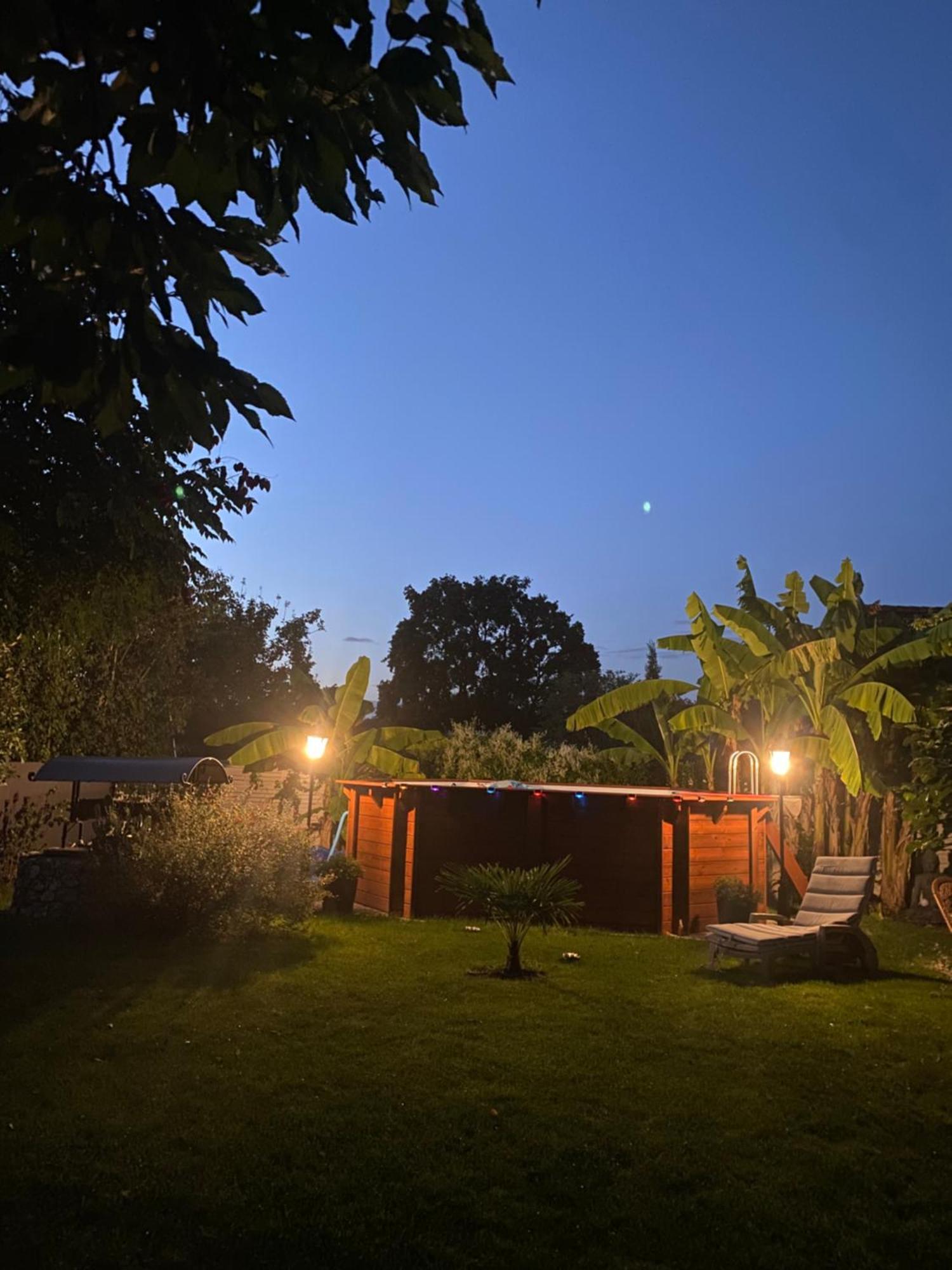 Hébergement de vacances gîte en pierre le paradis sur notre propriété proche issigeac et de bergerac *