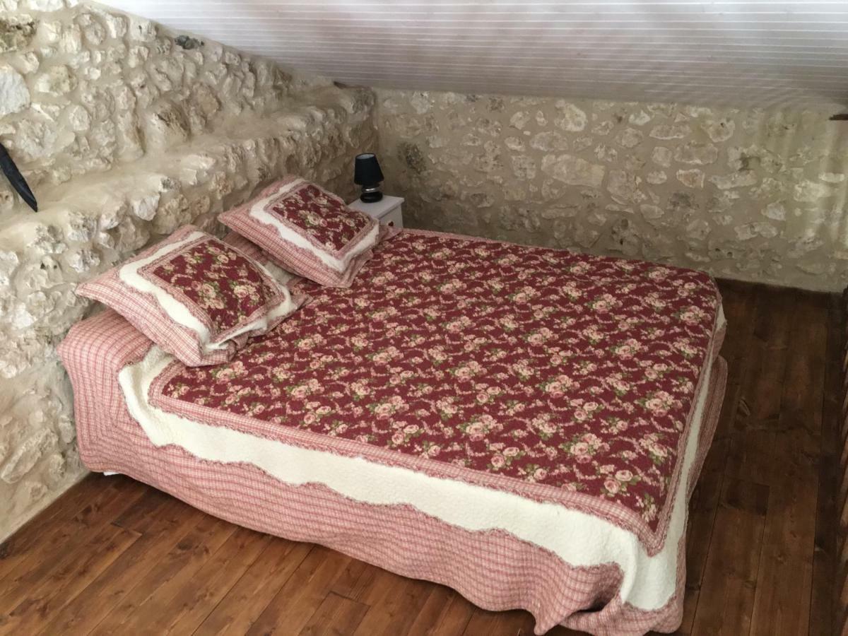 gîte en pierre le paradis sur notre propriété proche issigeac et de bergerac Hébergement de vacances Saint-Aubin-de-Lanquais